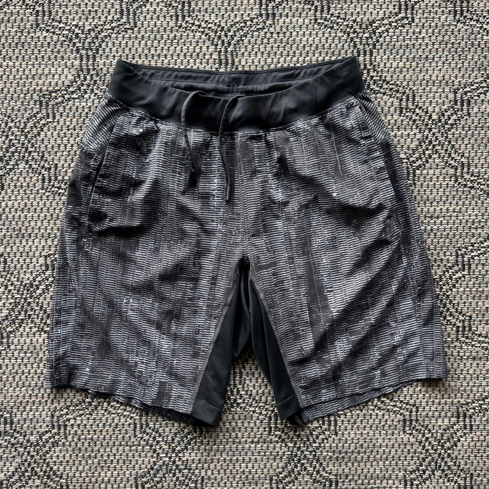 Lululemon Shorts Mens Medium Black Grey Linear Print Gym Athletic Activewear